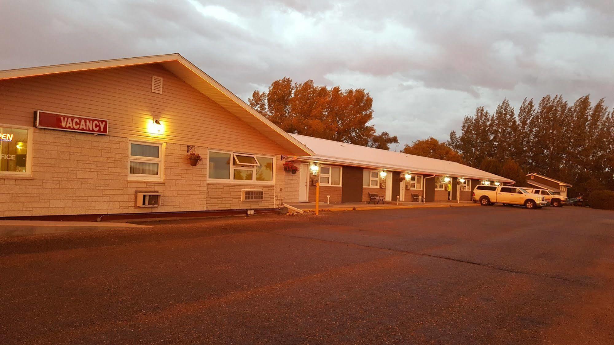 Neepawa Westway Inn Motel מראה חיצוני תמונה