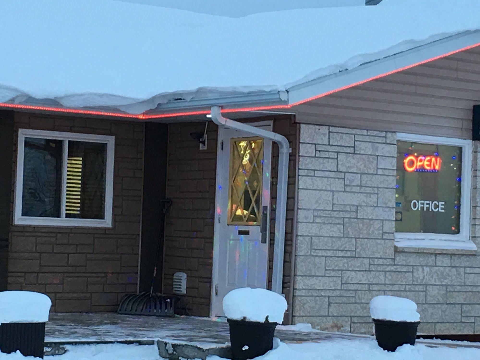 Neepawa Westway Inn Motel מראה חיצוני תמונה